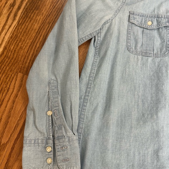 Vineyard Vines Classic Chambray Denim Jean Button-Up Long Sleeve Shirt - Picture 4 of 4